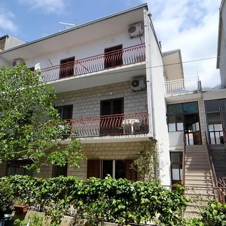 12211b Apartment